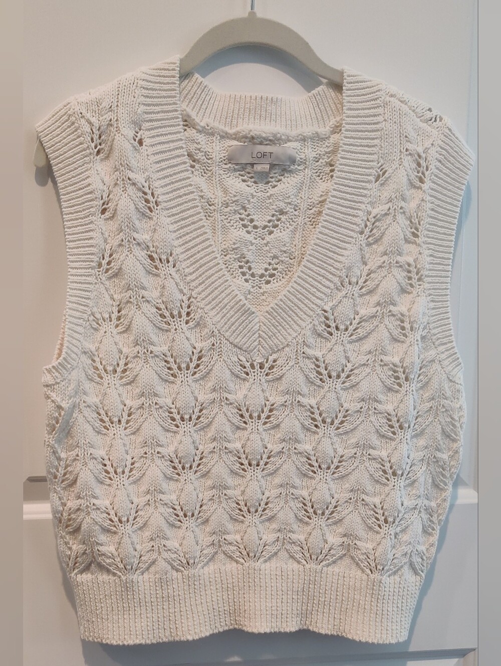 NWOT LOFT Cream Sleeveless Cable Knit V-Neck Sweater Vest